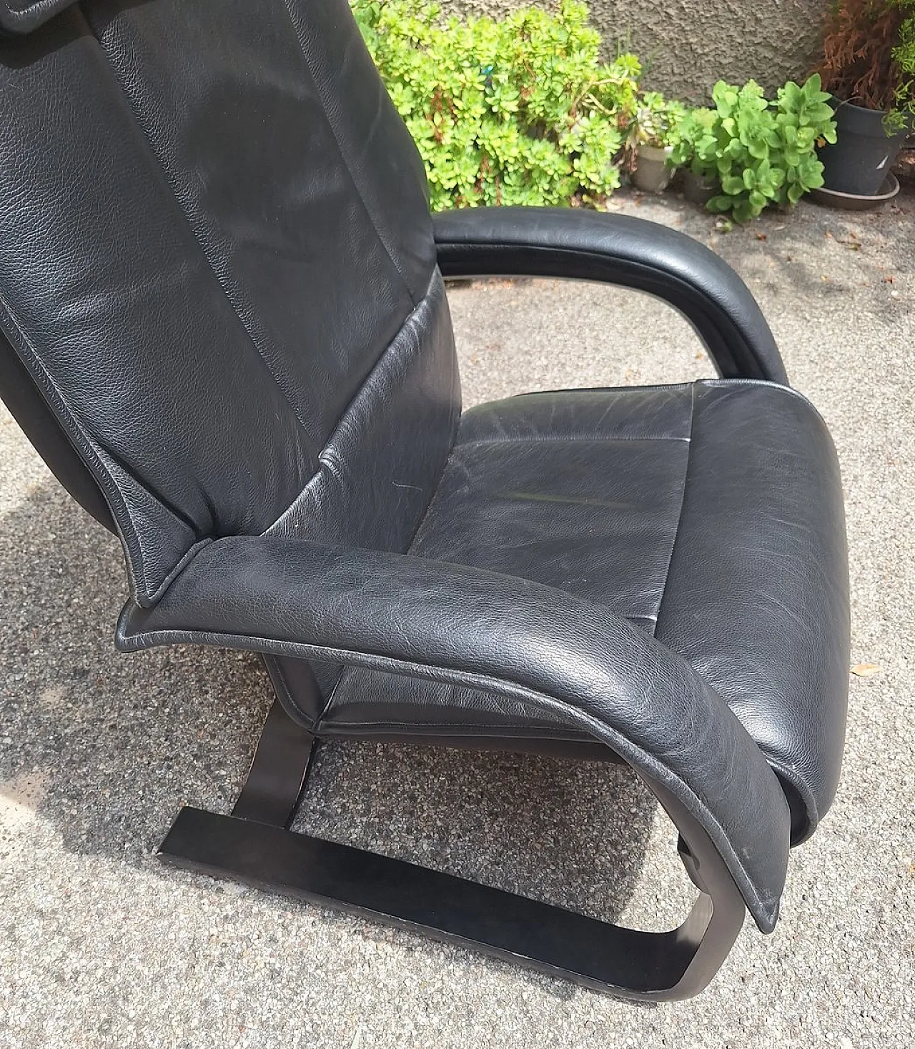 Oair of recliner armchair attributed to Alvar Aalto for Artek, 1960s 4