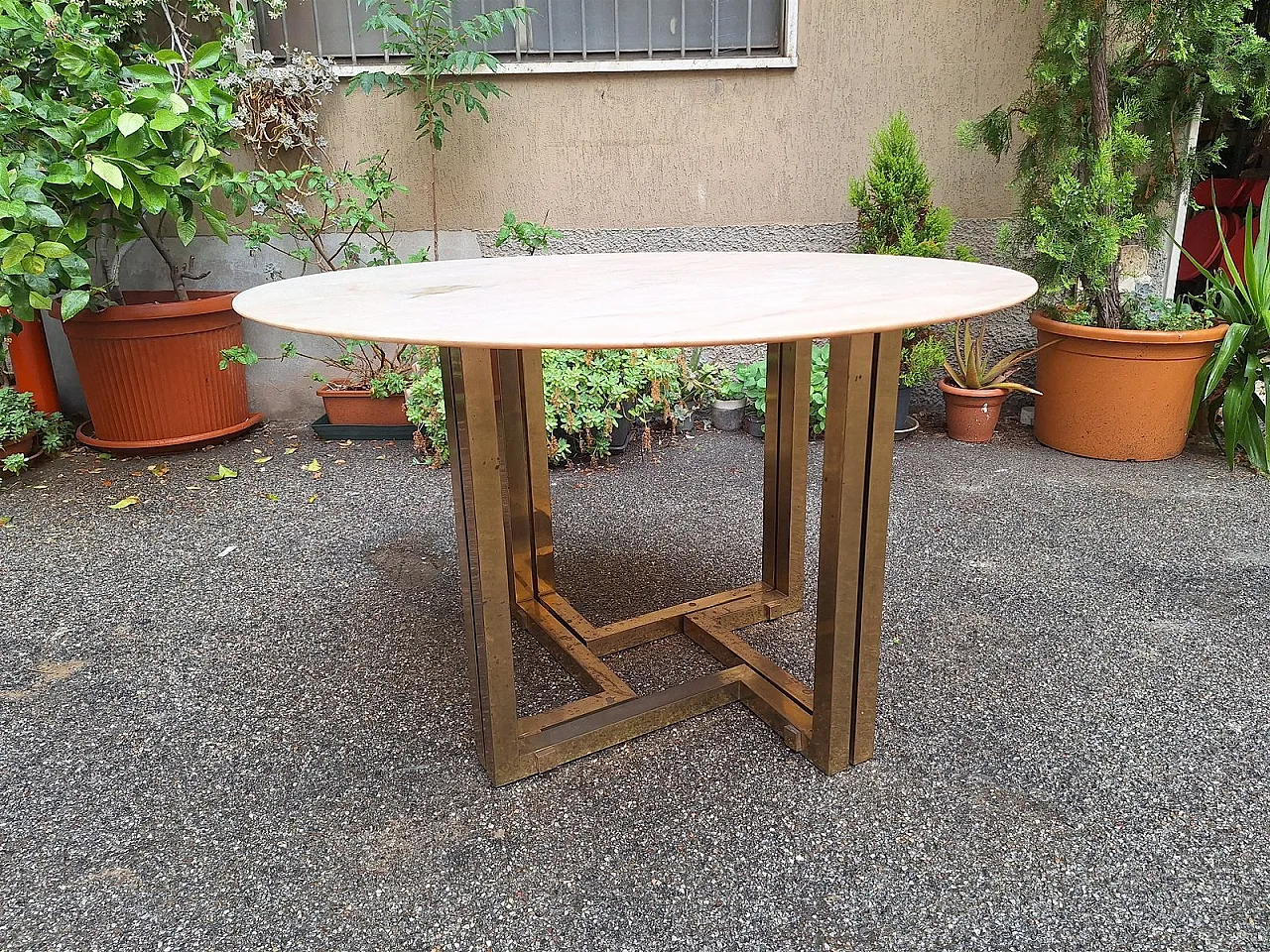 Tavolo da pranzo con base in ottone e ripiano in marmo, anni '60 3