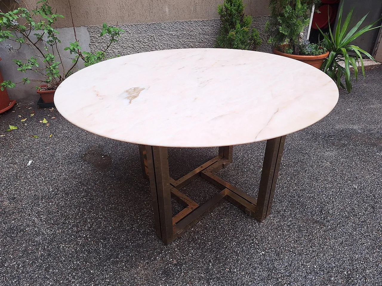 Tavolo da pranzo con base in ottone e ripiano in marmo, anni '60 4