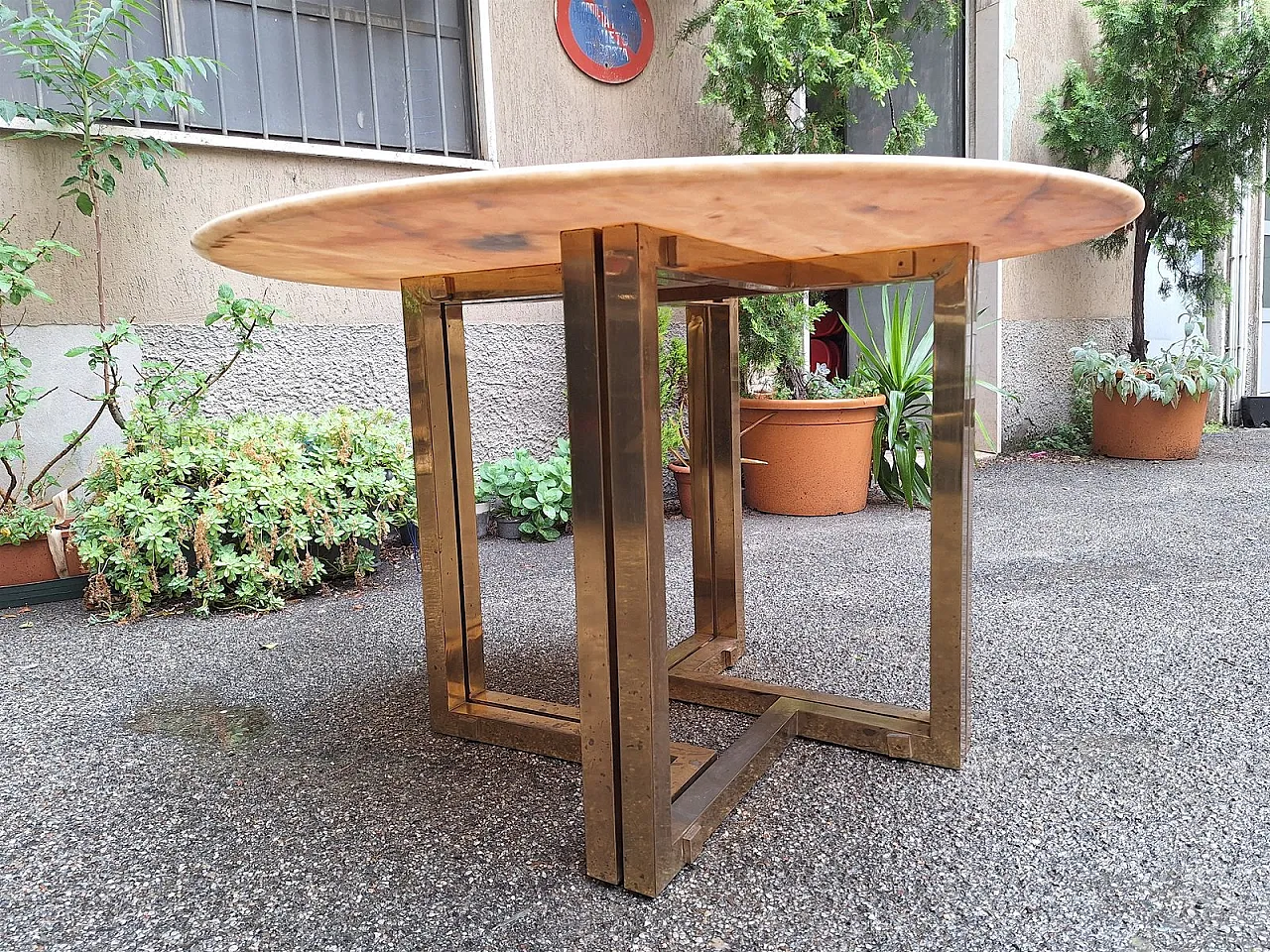 Tavolo da pranzo con base in ottone e ripiano in marmo, anni '60 24