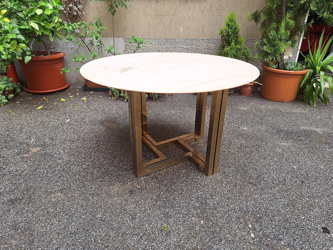 Tavolo da pranzo con base in ottone e ripiano in marmo, anni '60 26