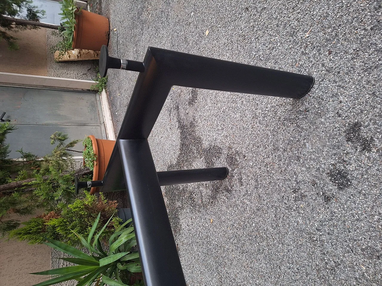 Tavolo da pranzo LC6 nero di Le Corbusier, anni '80 7