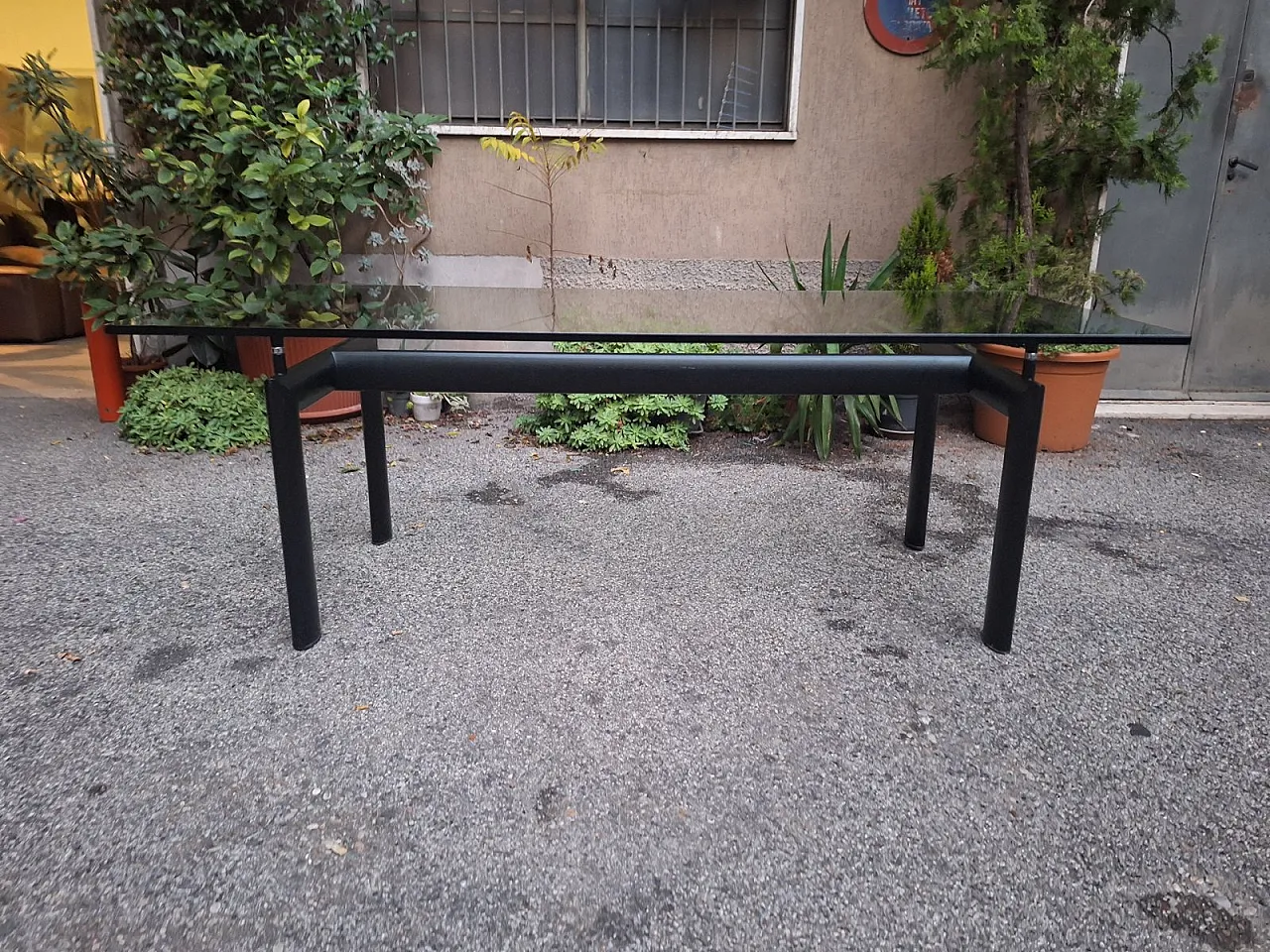 Tavolo da pranzo LC6 nero di Le Corbusier, anni '80 9