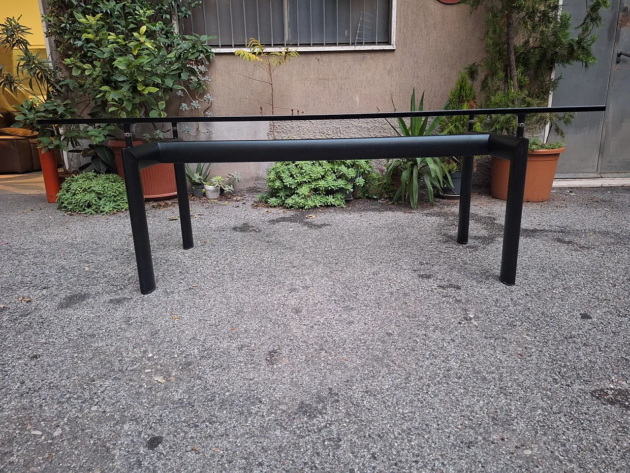 Tavolo da pranzo LC6 nero di Le Corbusier, anni '80 12