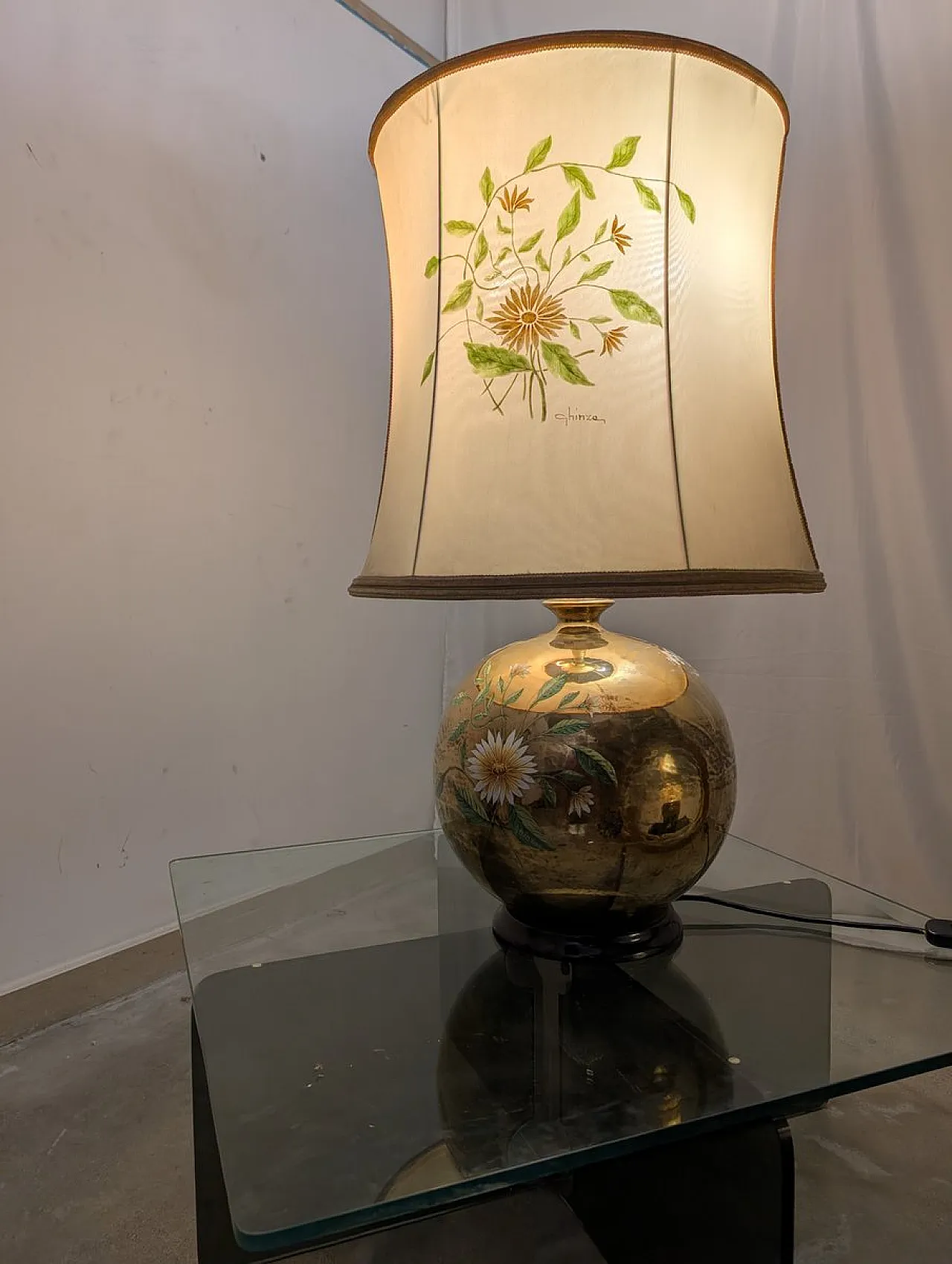 Gilded ceramic table lamp with floral decoration by Ghinza, 1970s 2