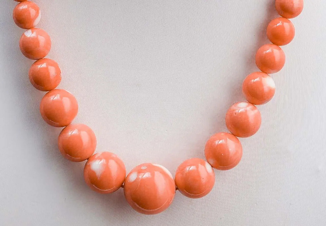 Coral, 18 karat yellow gold necklace, 20th century 2