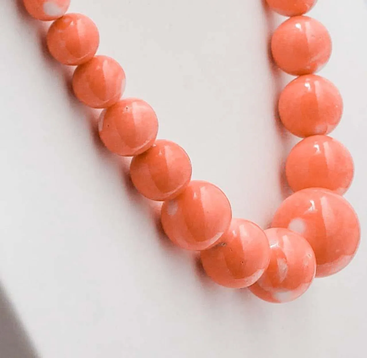Coral, 18 karat yellow gold necklace, 20th century 3