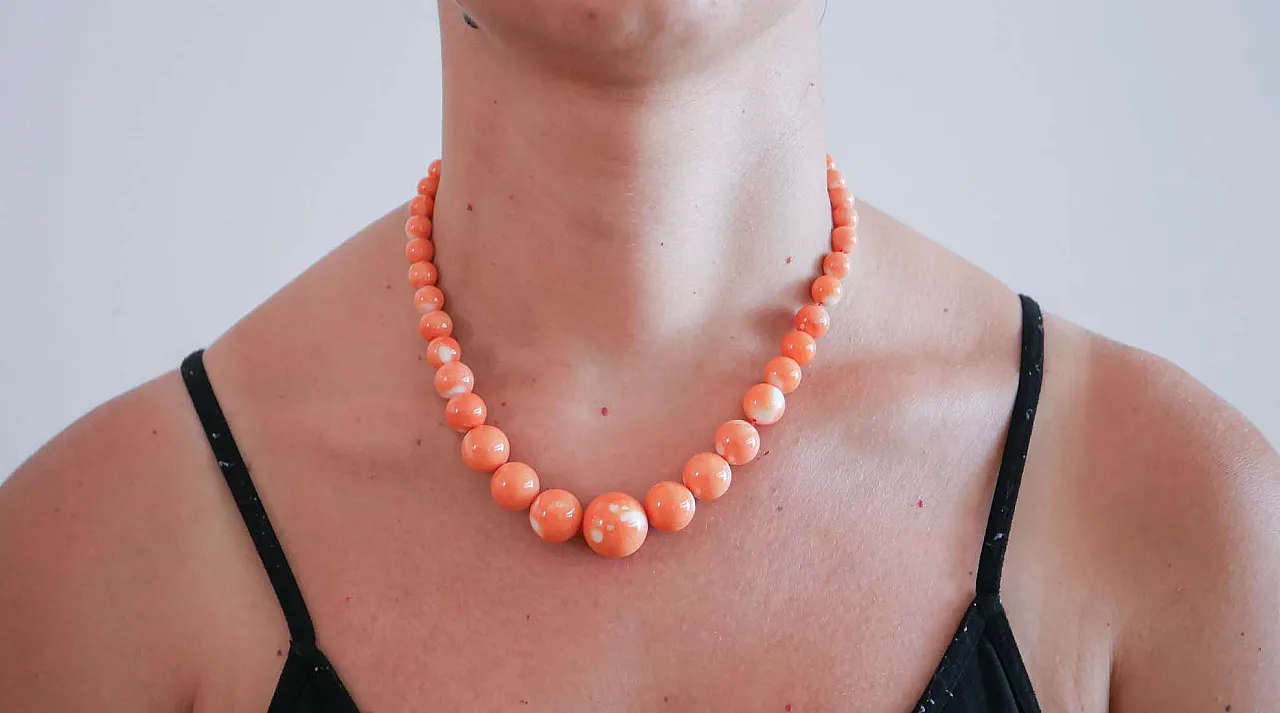 Coral, 18 karat yellow gold necklace, 20th century 7