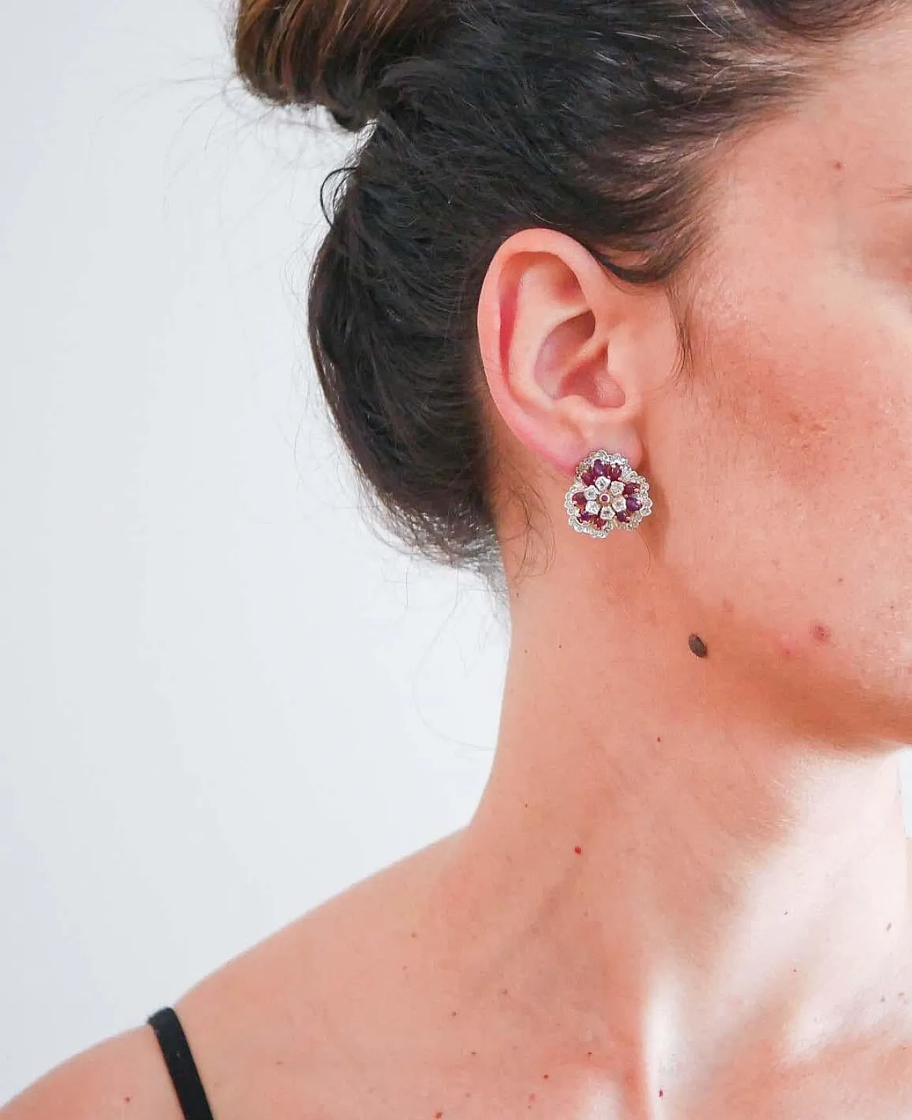 Orecchini con rubini, diamanti, oro rosa e argento, anni '70 4