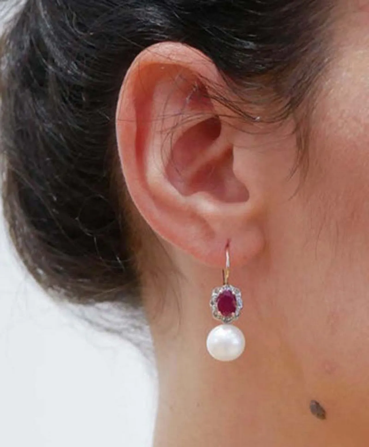 Orecchini con perle, rubini, diamanti, oro rosa e argento, anni 2000 5
