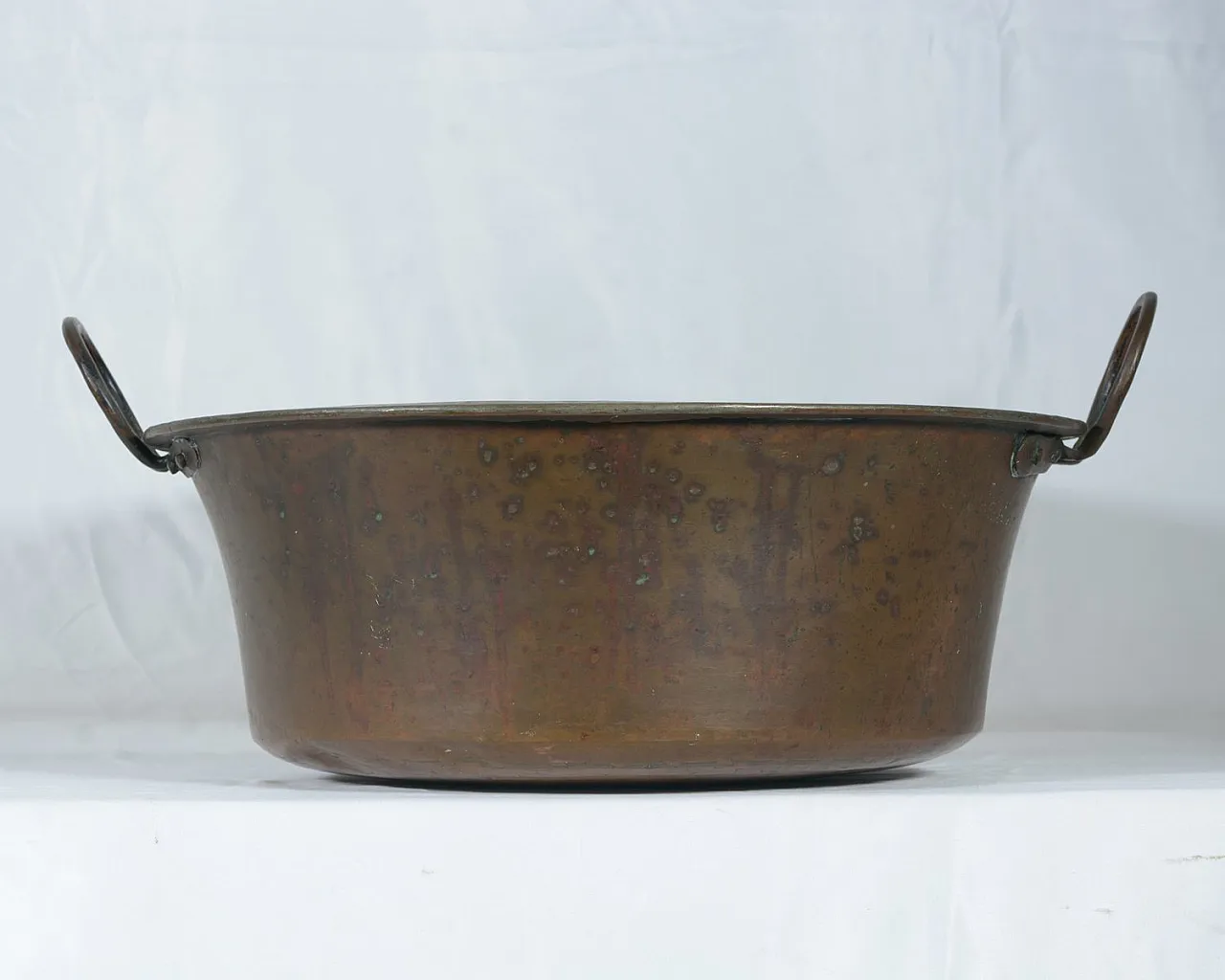 Hand-hammered copper basin with forged iron handles, 19th century 2