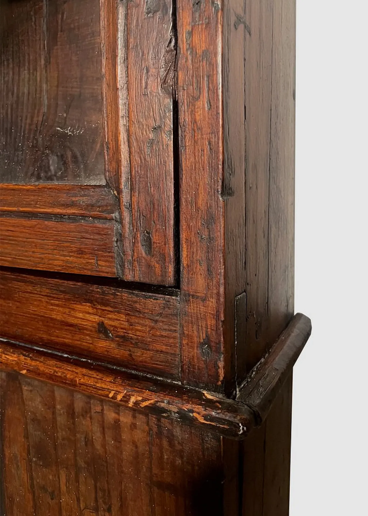 Chestnut display cabinet with hand-blown glass, 18th century 12
