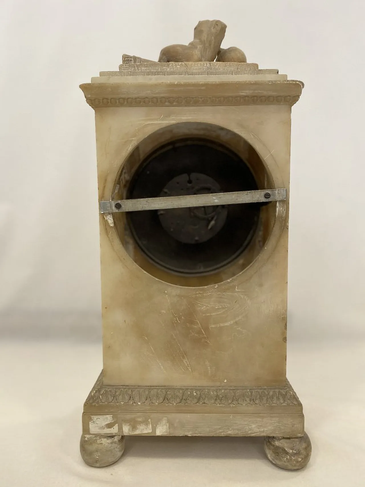 Alabaster mantel clock, 19th century 2
