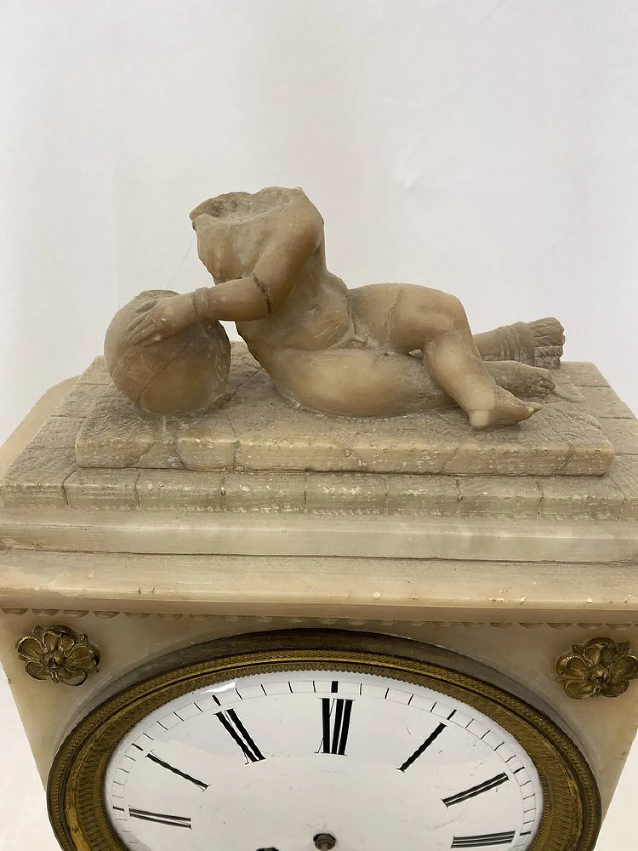 Alabaster mantel clock, 19th century 4