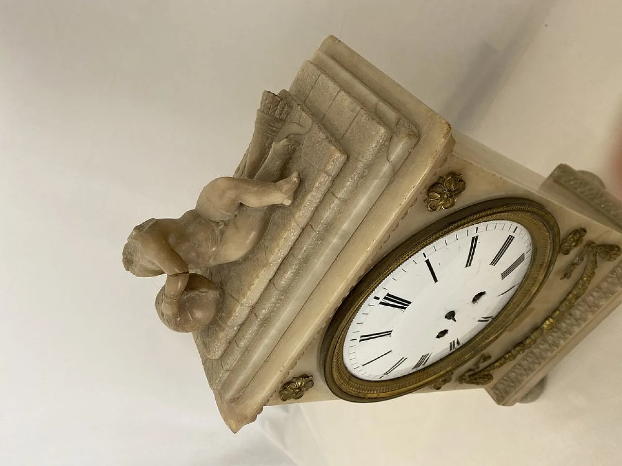 Alabaster mantel clock, 19th century 5