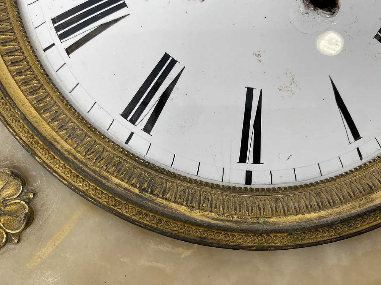 Alabaster mantel clock, 19th century 10