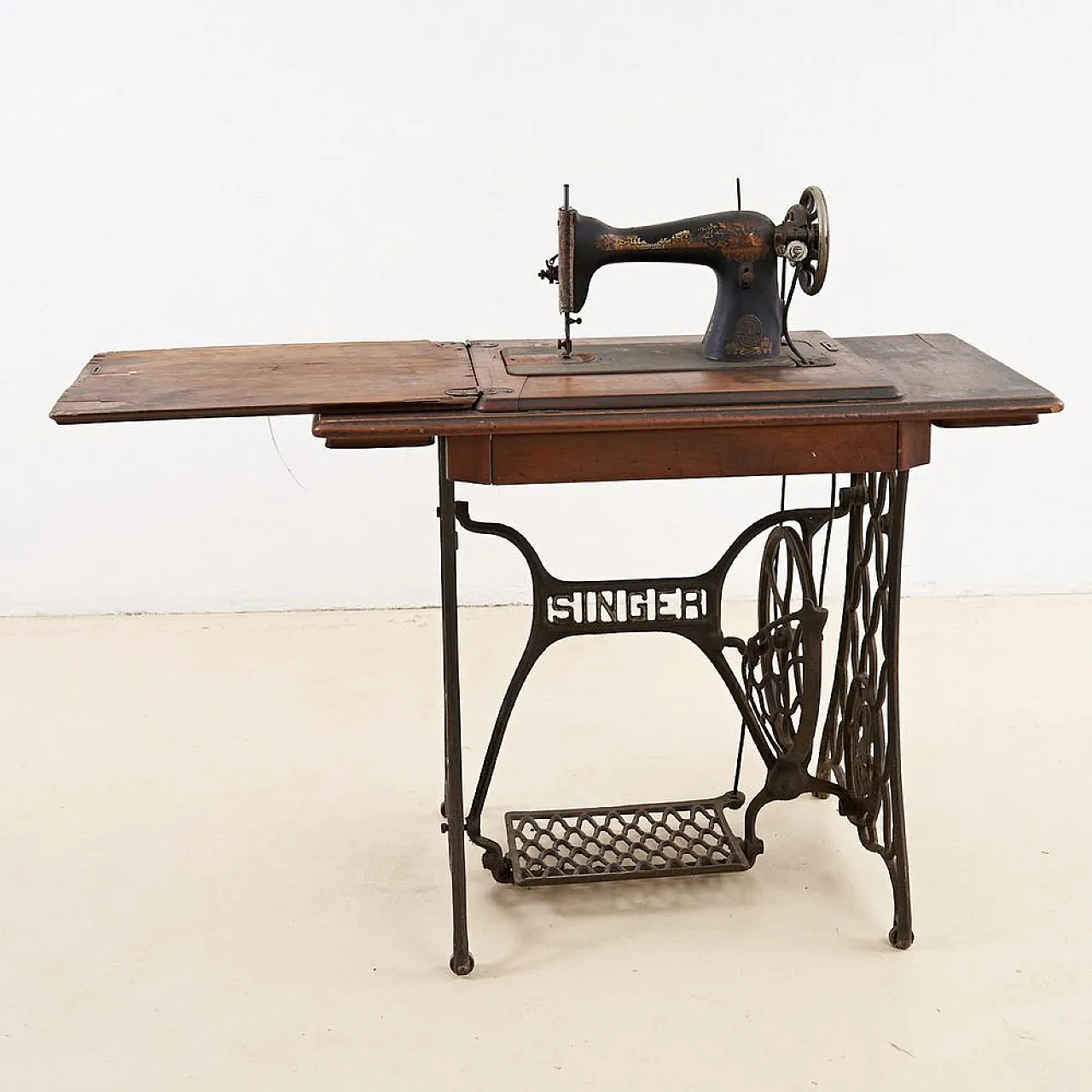 Wooden singer with collectible sphinx, 1950s 2