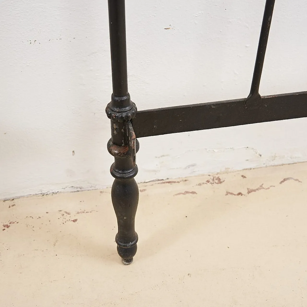 Wrought iron bed, early 20th century 6