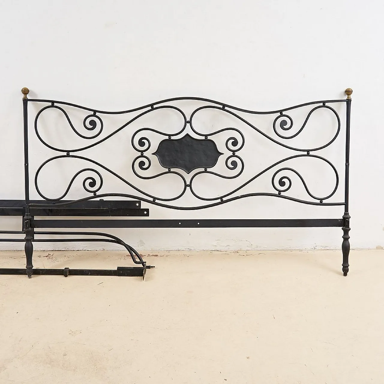 Wrought iron bed, early 20th century 7