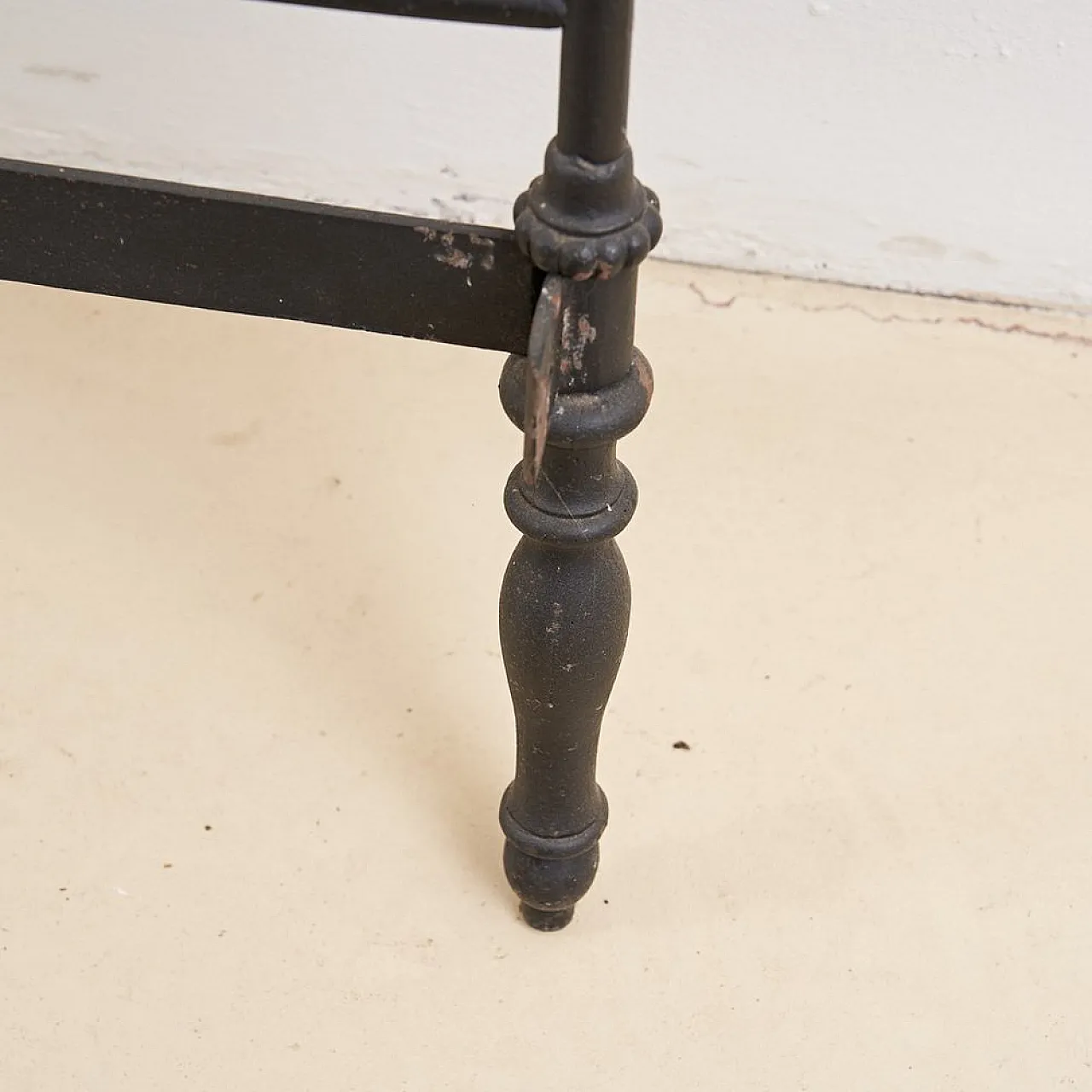 Wrought iron bed, early 20th century 10