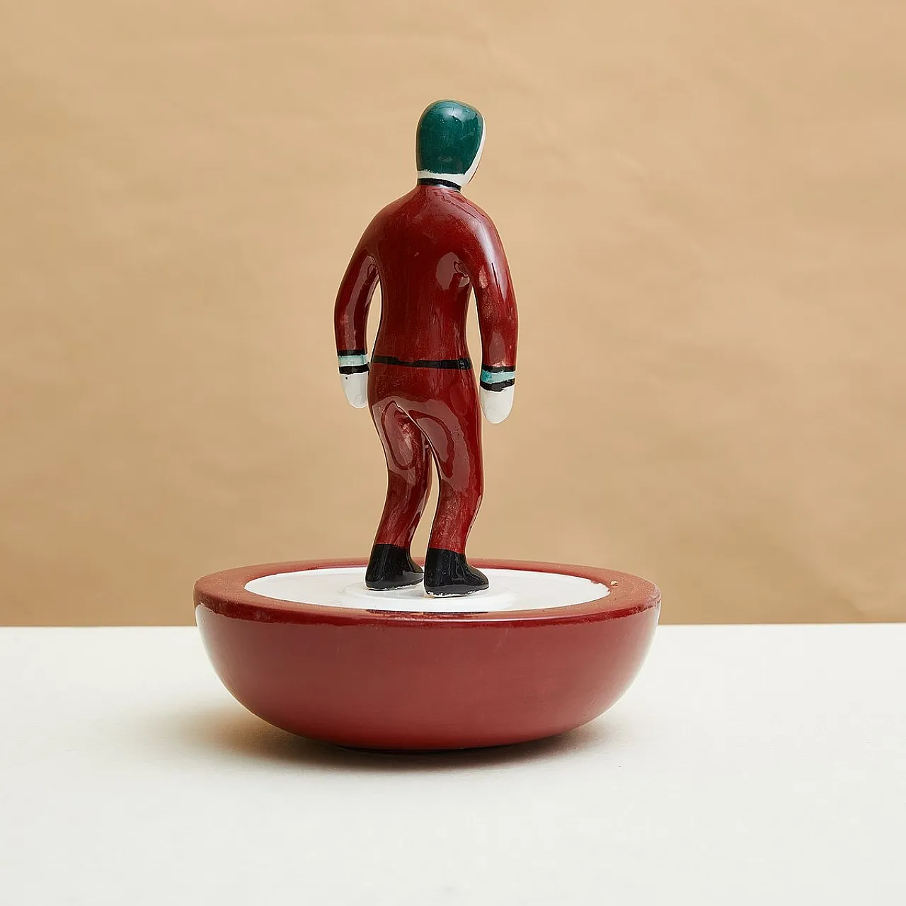 Scultura Subbuteo in ceramica di Artigianato Italiano, anni 2000 2