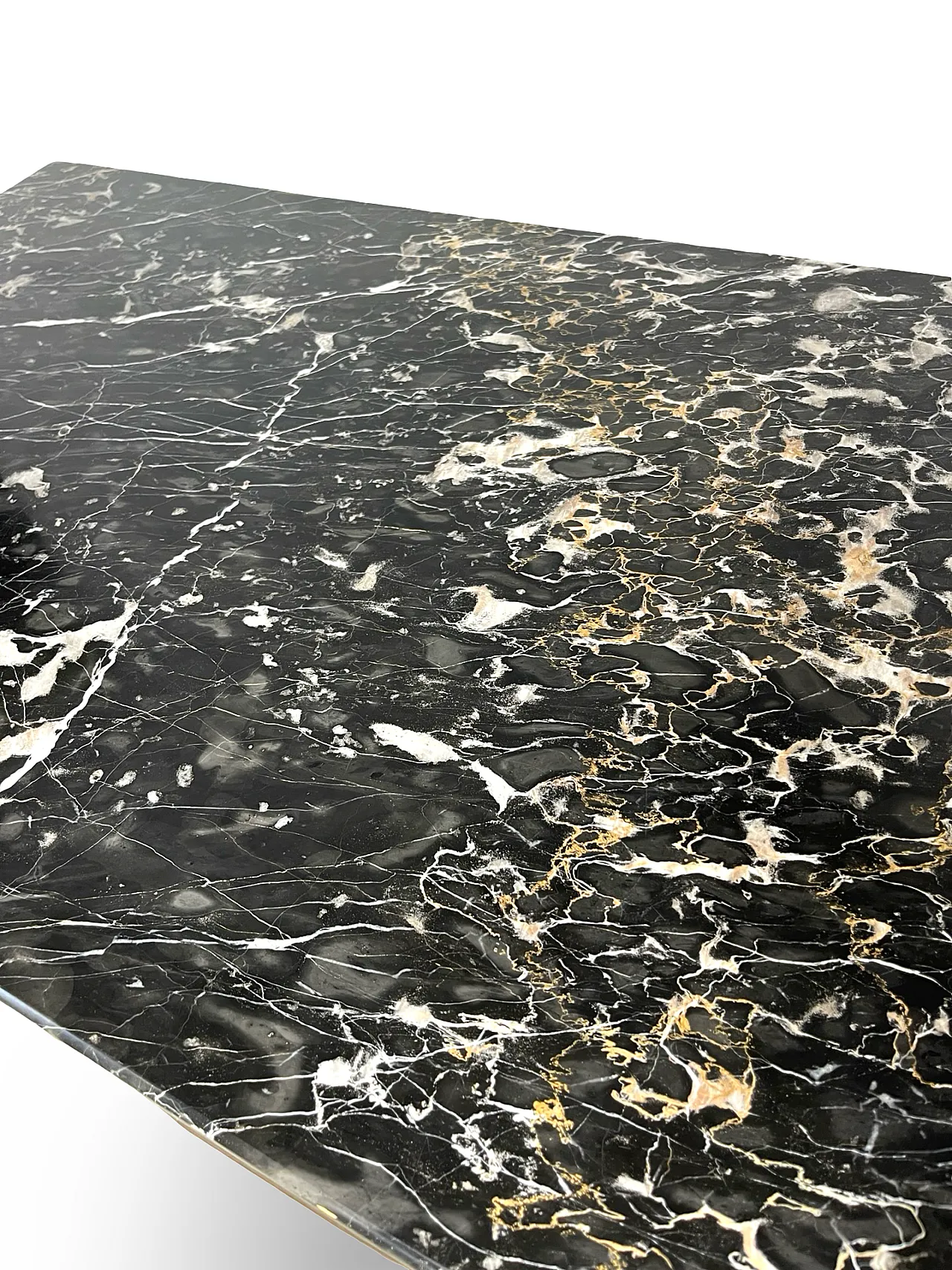 Threaded chest of drawers inlaid with white/grey veined black marble 51
