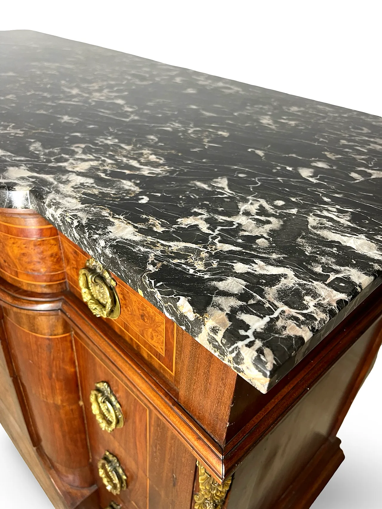 Threaded chest of drawers inlaid with white/grey veined black marble 68