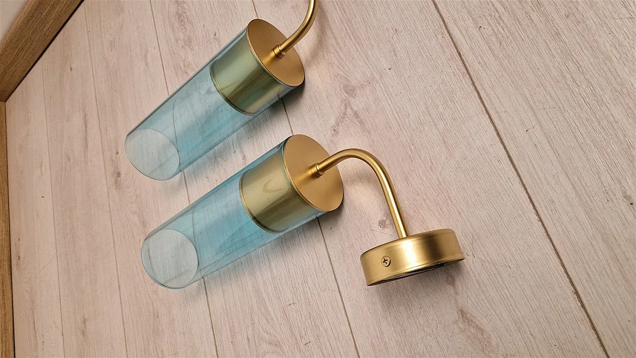 Coppia di lmpade da parete in ottone con tubo in vetro blu, anni '90 2