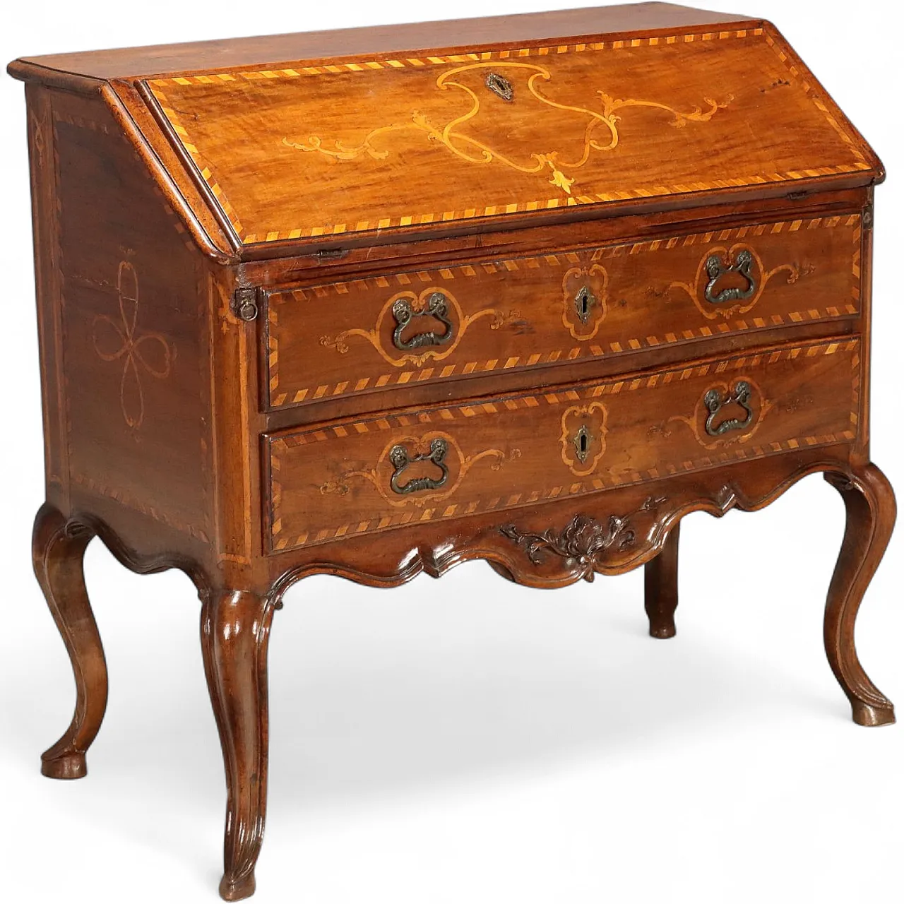 Baroque walnut chest of drawers with maple inlays, 18th century 11