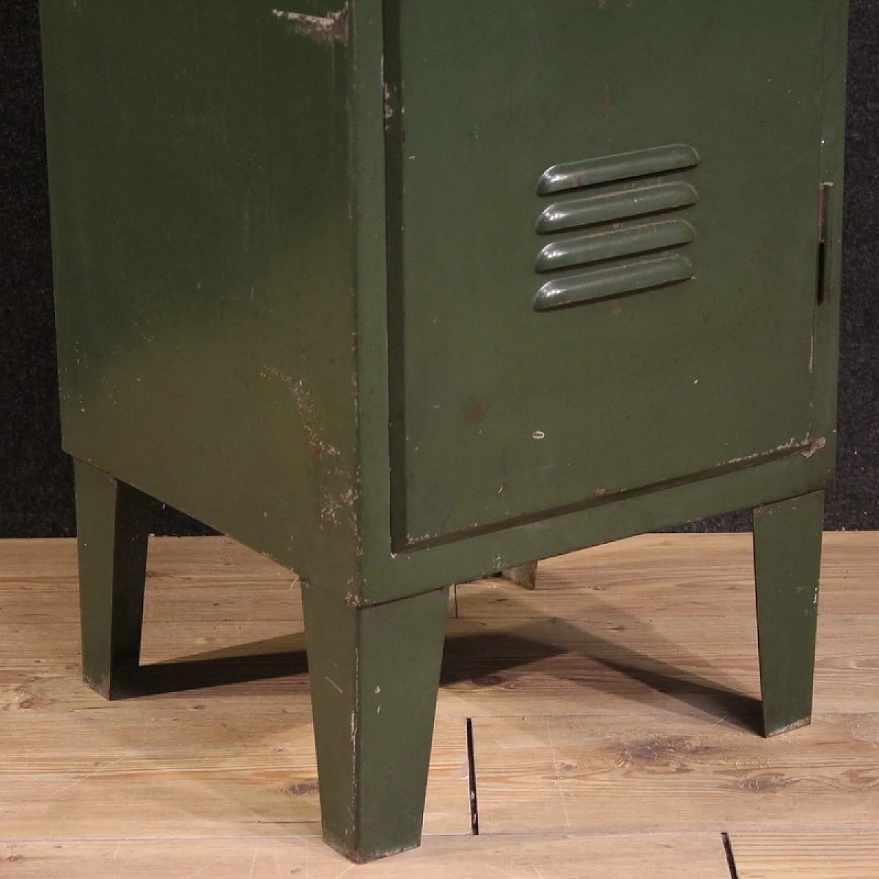 Armadietto italiano di industrial design  degli anni 70 7
