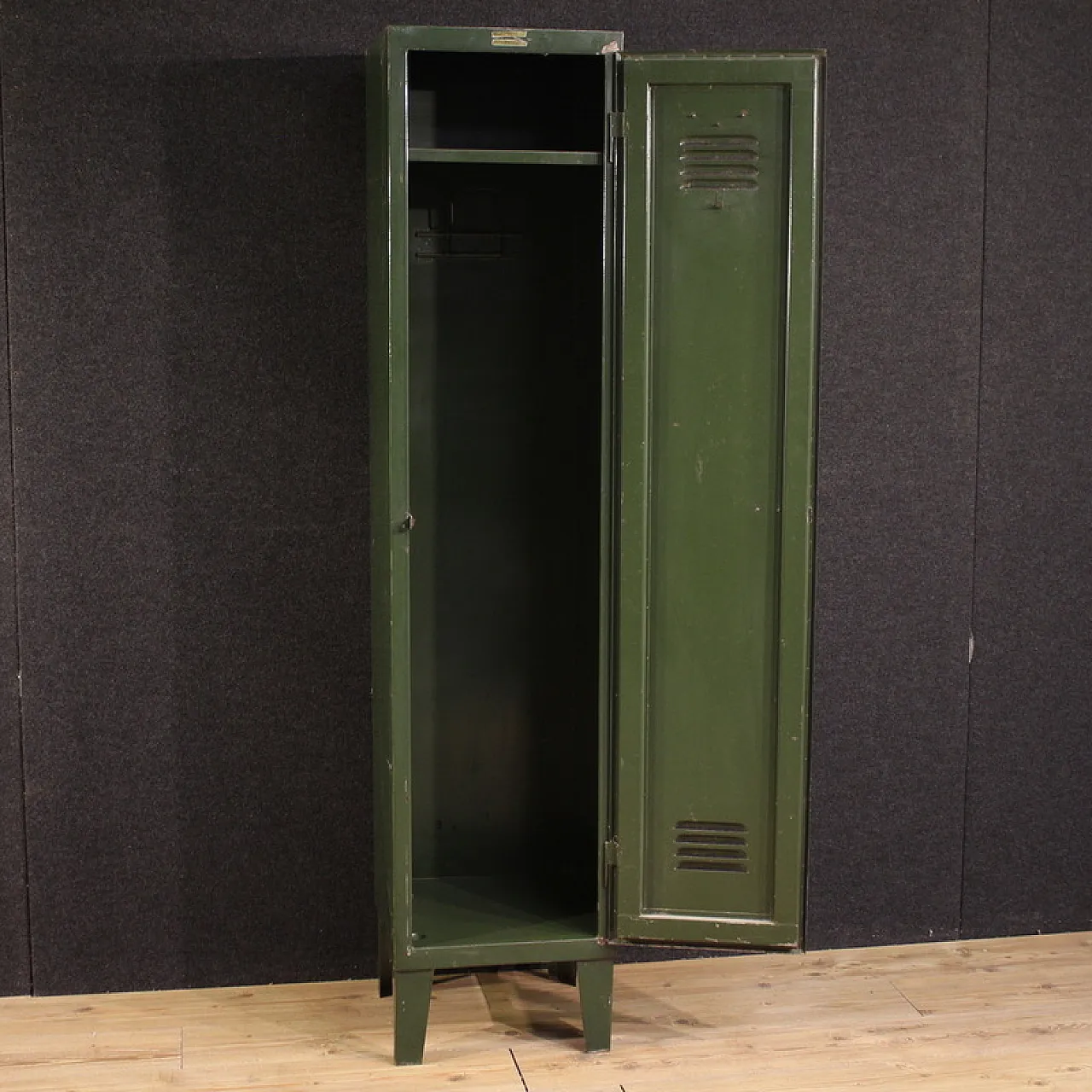 Armadietto italiano di industrial design  degli anni 70 9