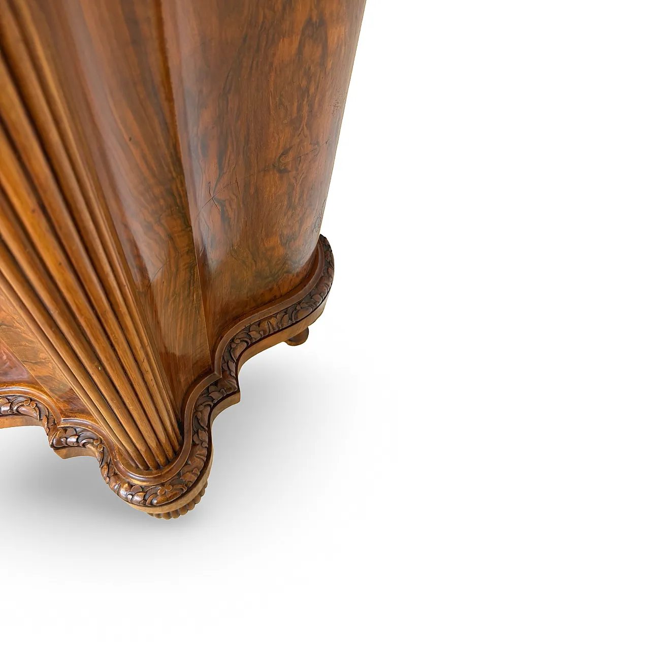 Walnut serpentine commode, 1930s 31