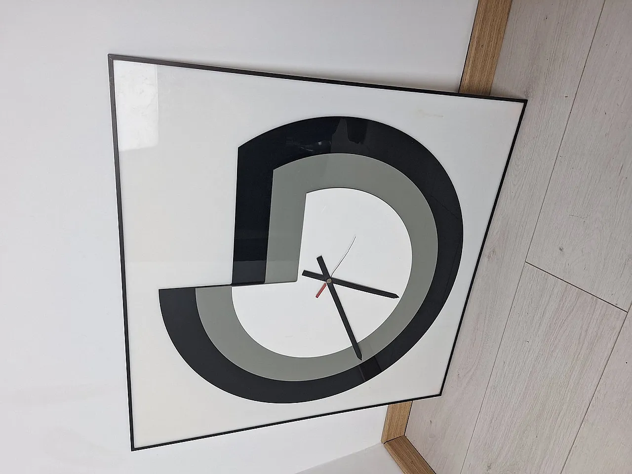 Wall clock in acrylic glass, 1970s 4