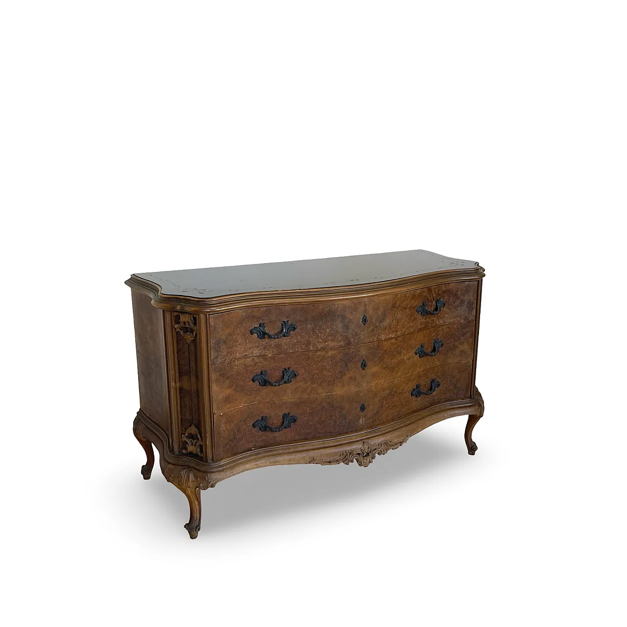 Elegant Italian Louis XV-style chest of drawers, circa 1940s. 3