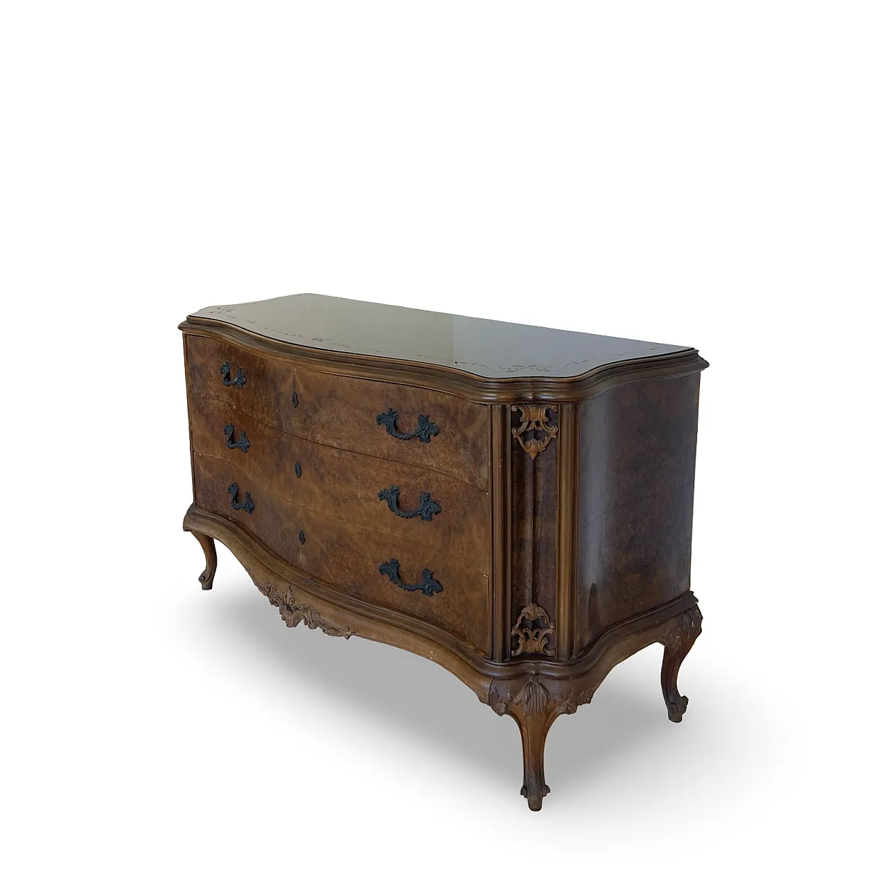 Elegant Italian Louis XV-style chest of drawers, circa 1940s. 4