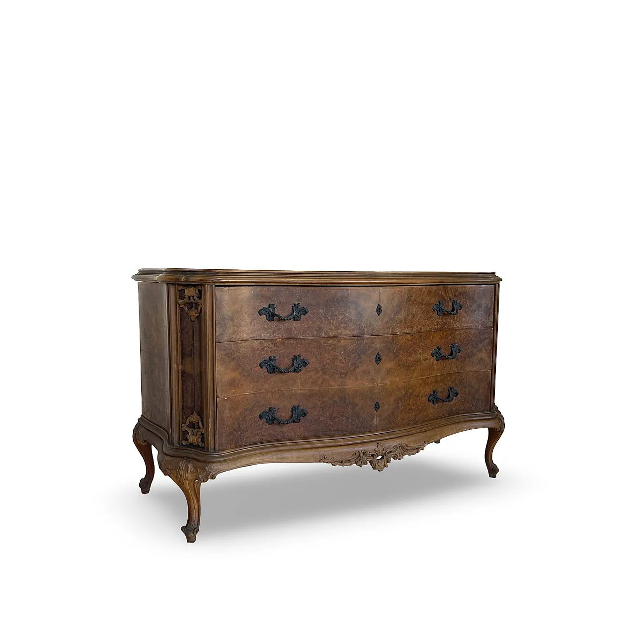 Elegant Italian Louis XV-style chest of drawers, circa 1940s. 5