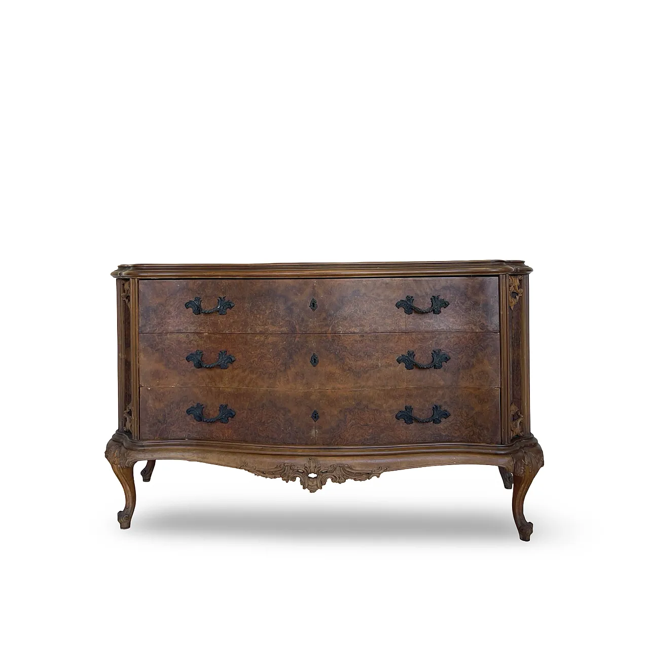 Elegant Italian Louis XV-style chest of drawers, circa 1940s. 6