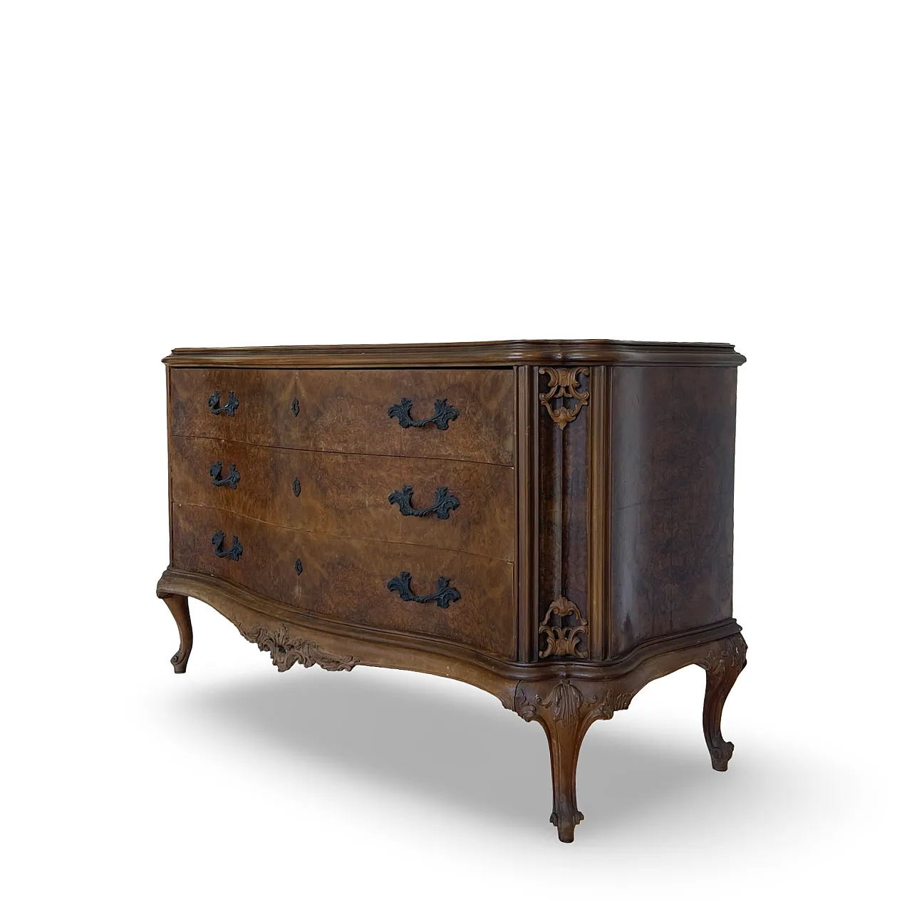 Elegant Italian Louis XV-style chest of drawers, circa 1940s. 9