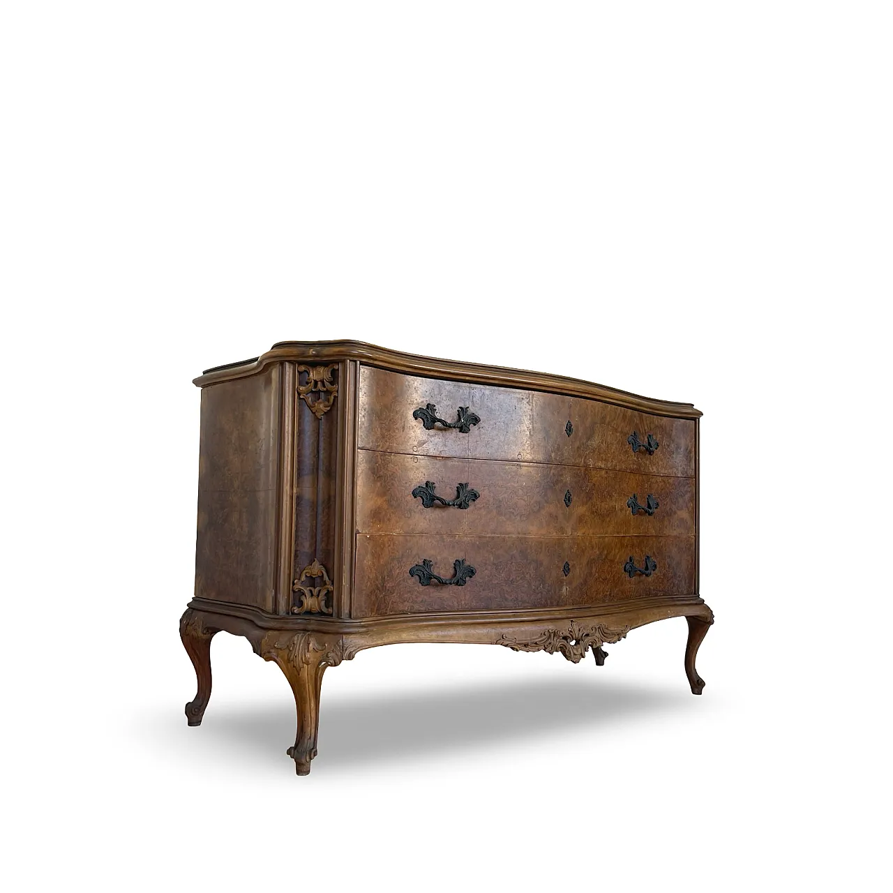 Elegant Italian Louis XV-style chest of drawers, circa 1940s. 17