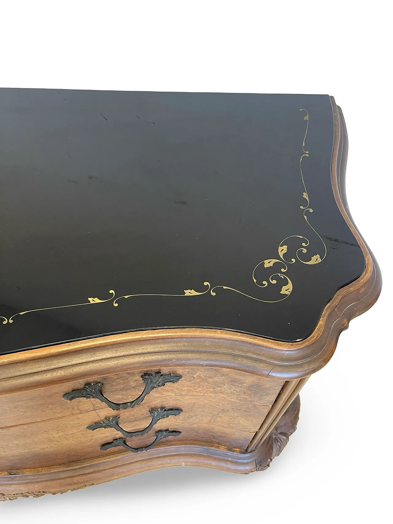 Elegant Italian Louis XV-style chest of drawers, circa 1940s. 20