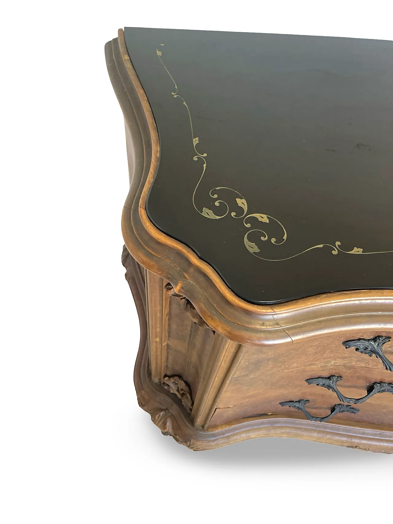 Elegant Italian Louis XV-style chest of drawers, circa 1940s. 22
