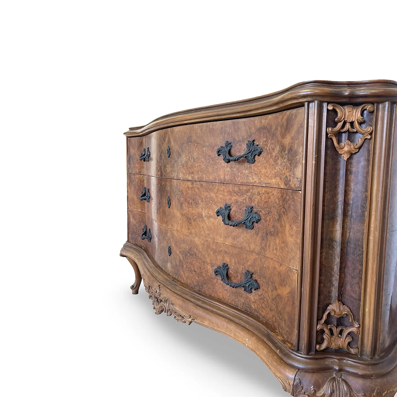 Elegant Italian Louis XV-style chest of drawers, circa 1940s. 23