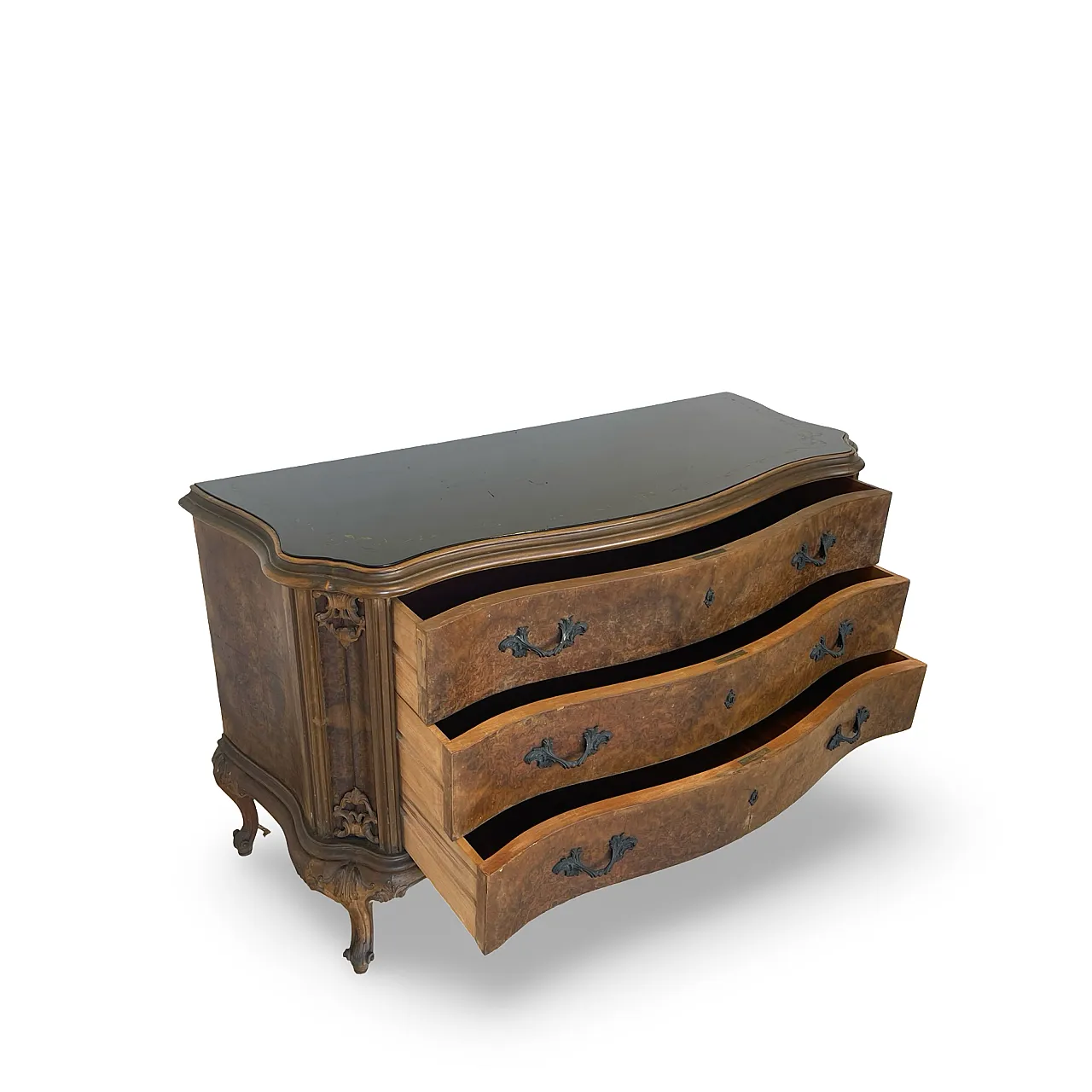 Elegant Italian Louis XV-style chest of drawers, circa 1940s. 28