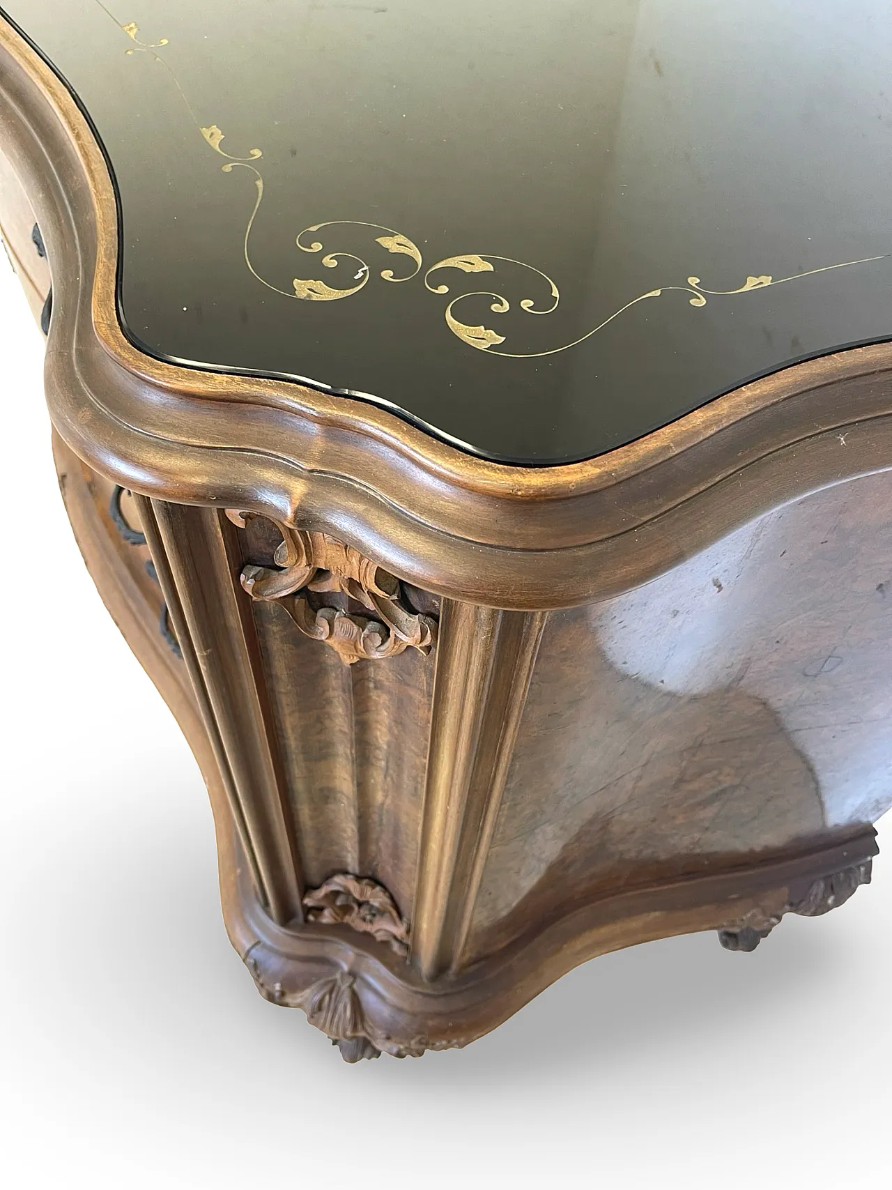 Elegant Italian Louis XV-style chest of drawers, circa 1940s. 29