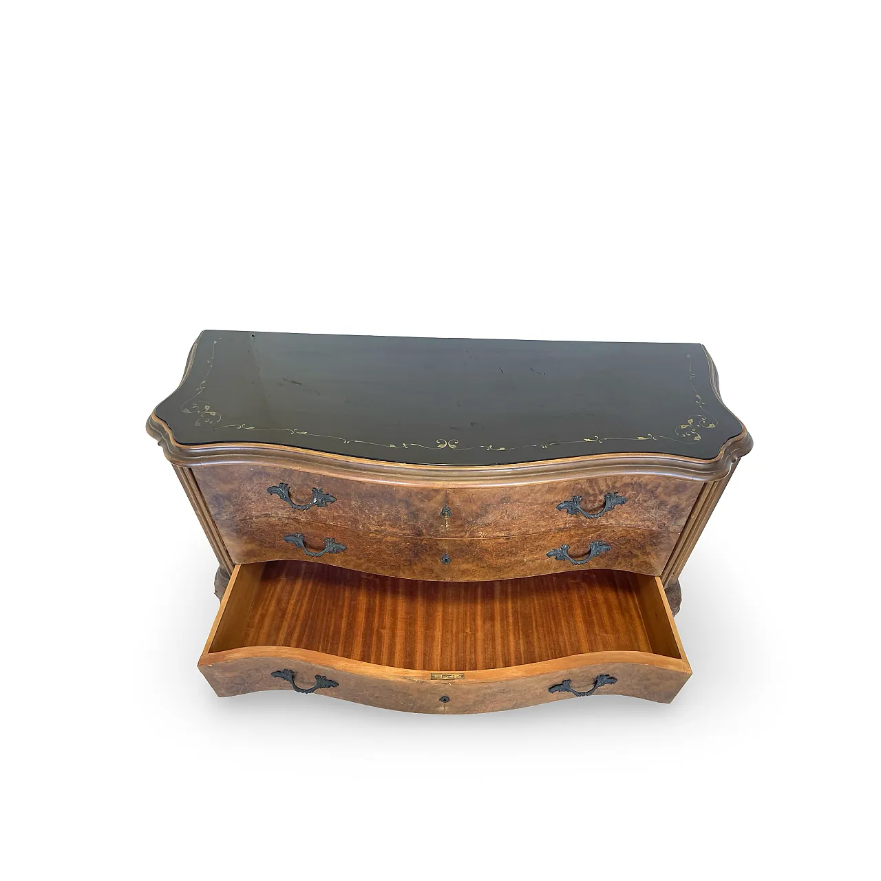 Elegant Italian Louis XV-style chest of drawers, circa 1940s. 32