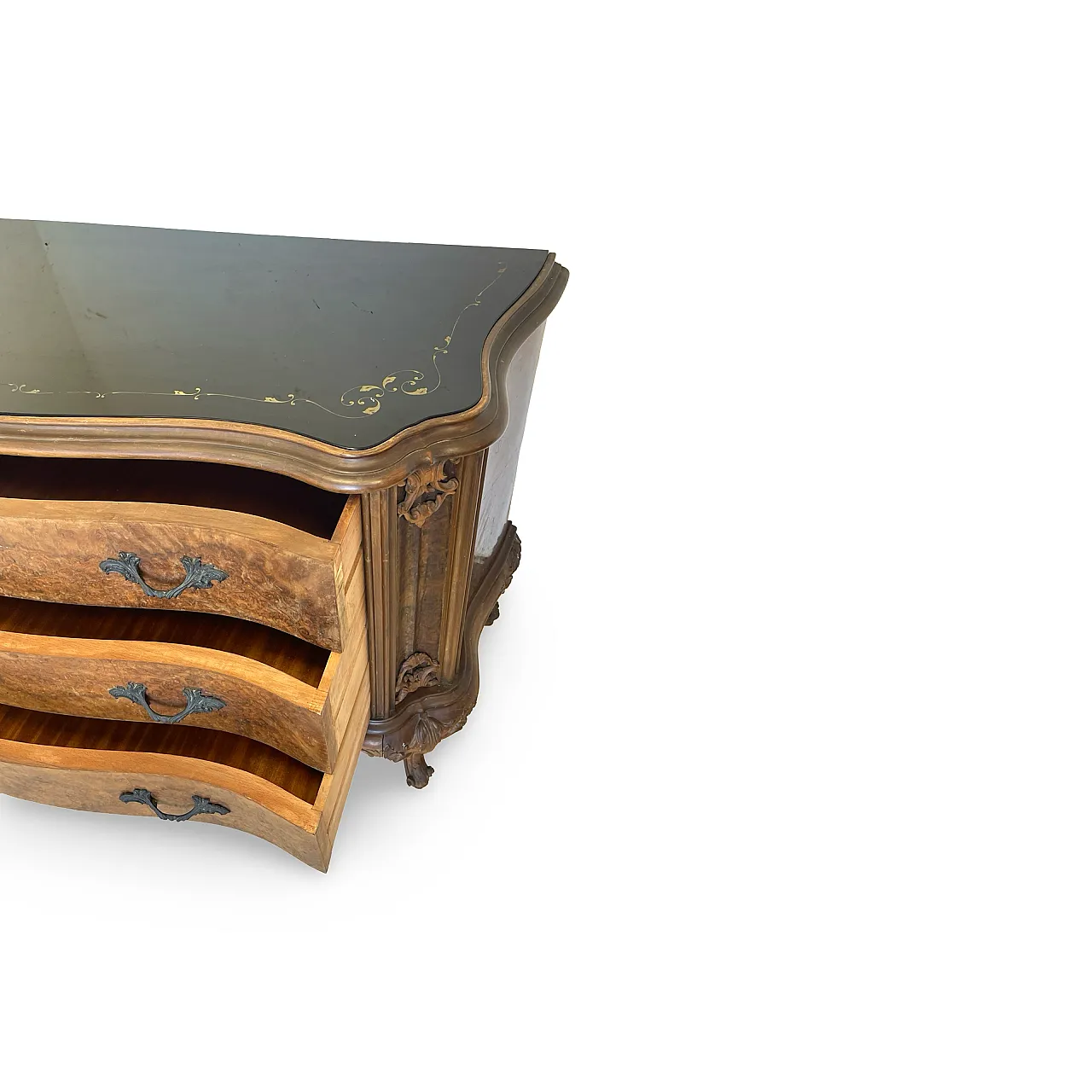 Elegant Italian Louis XV-style chest of drawers, circa 1940s. 33