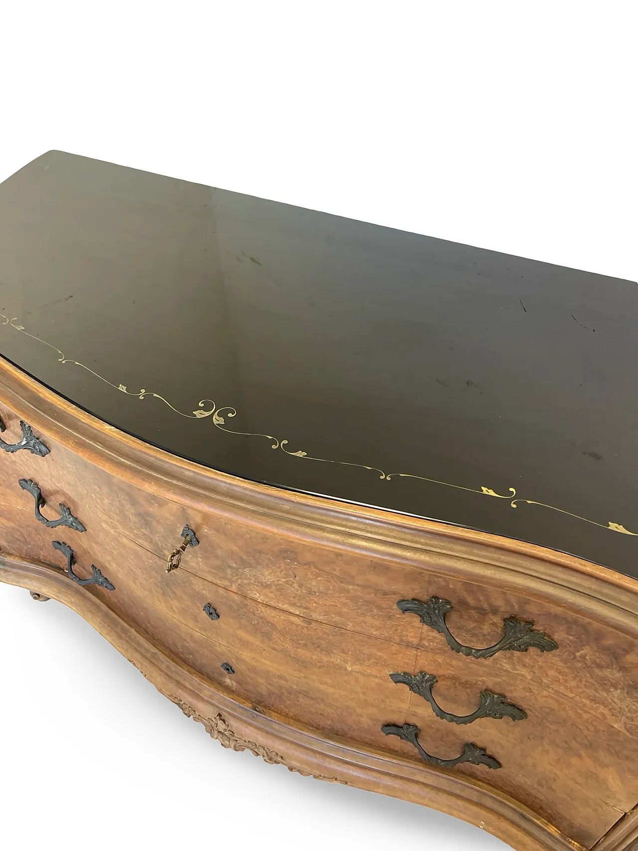 Elegant Italian Louis XV-style chest of drawers, circa 1940s. 38