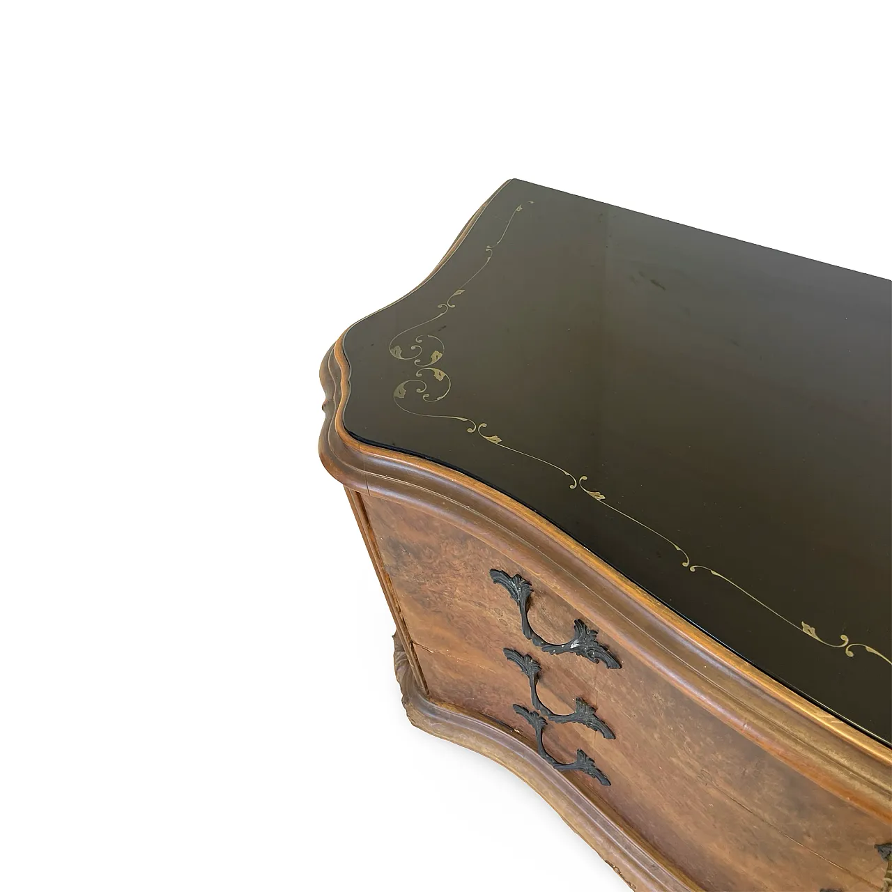 Elegant Italian Louis XV-style chest of drawers, circa 1940s. 39