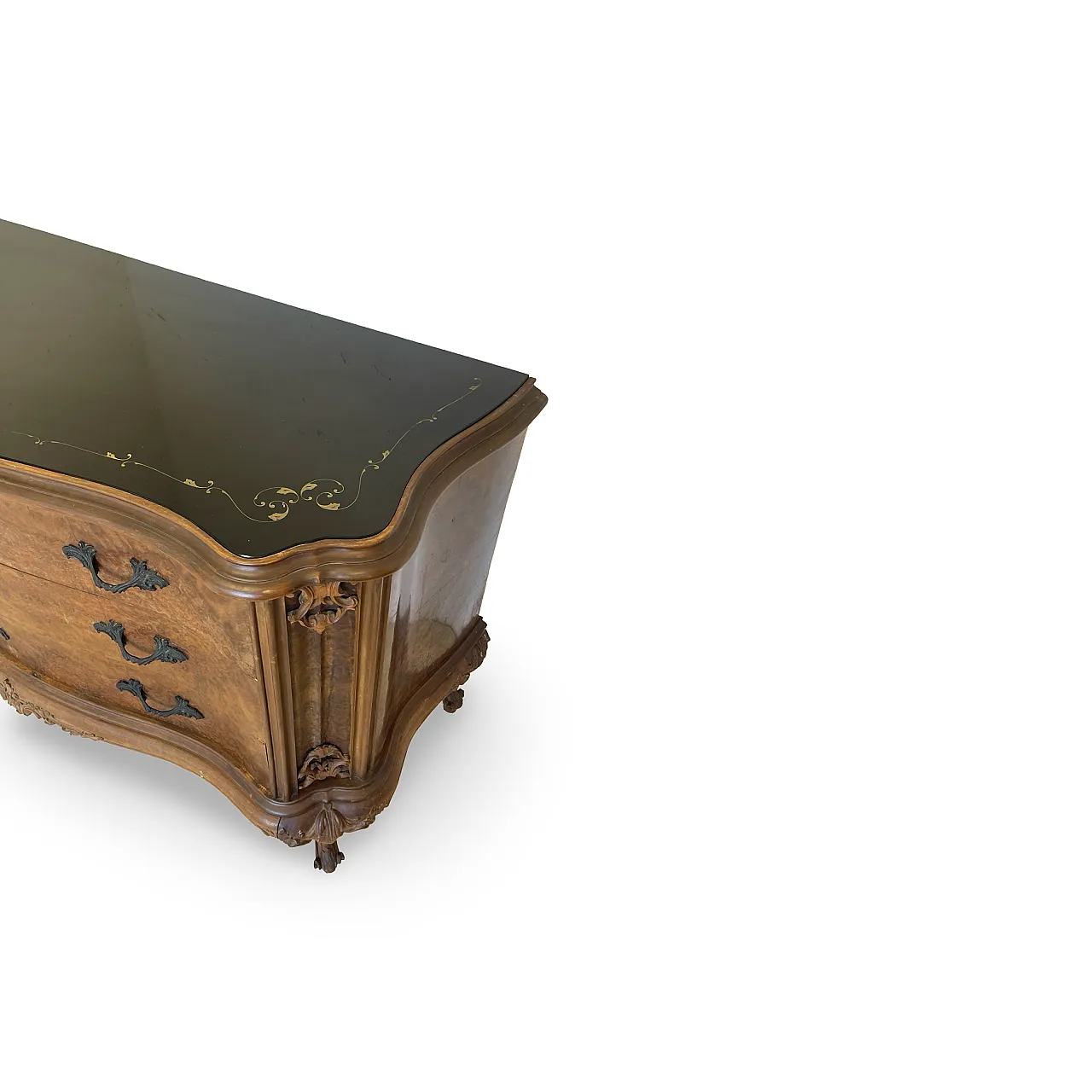 Elegant Italian Louis XV-style chest of drawers, circa 1940s. 41