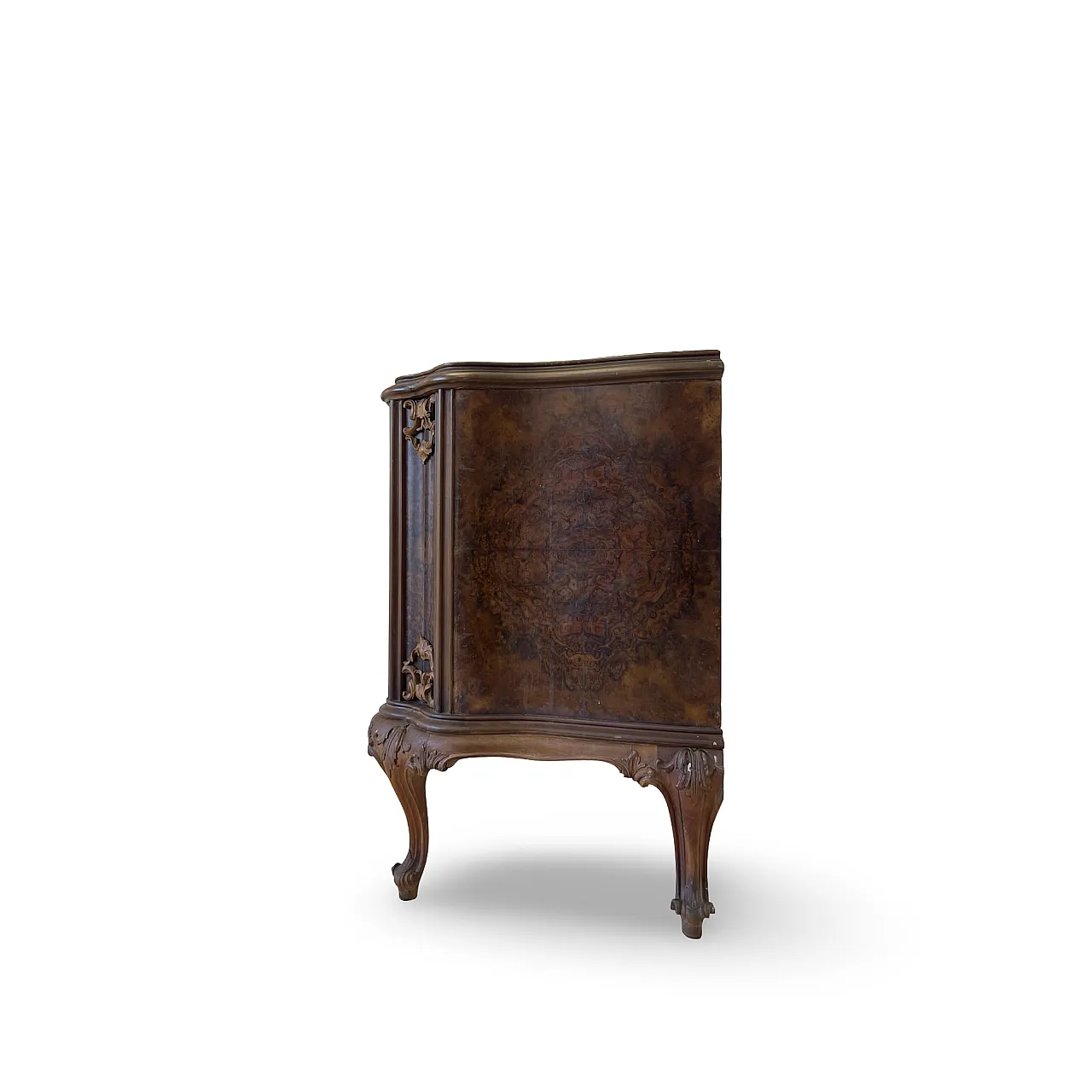 Elegant Italian Louis XV-style chest of drawers, circa 1940s. 43